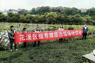 安东内拉社媒晒照，惬意读书&喝马黛茶